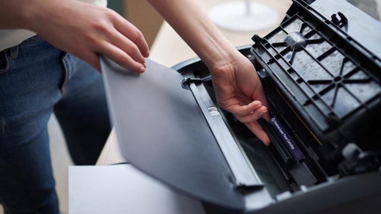 Tusze HP – oryginalne czy zamienniki?
